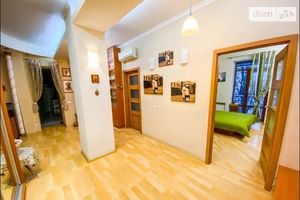 Продається 3-кімнатна квартира 80 кв. м у Одесі
