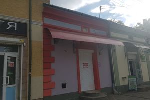 Сдается в аренду нежилое помещение в жилом доме 72 кв. м в 1-этажном здании