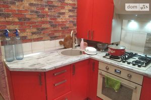 Продається 3-кімнатна квартира 60 кв. м у Ужгороді