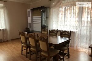Продается дом на 2 этажа 300 кв. м с балконом