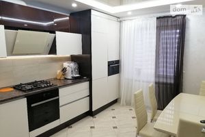 Продається 2-кімнатна квартира 68.5 кв. м у Тернополі
