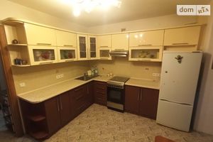 Продається 2-кімнатна квартира 59 кв. м у Івано-Франківську