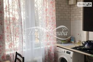 Продается 3-комнатная квартира 60 кв. м в Чернигове