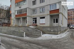 Продається офіс 100.4 кв. м в нежитловому приміщені в житловому будинку