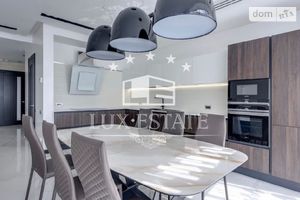 Сдается в аренду 4-комнатная квартира 160 кв. м в Киеве