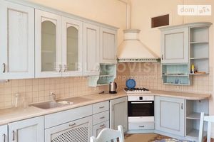 Продается 4-комнатная квартира 130 кв. м в Киеве