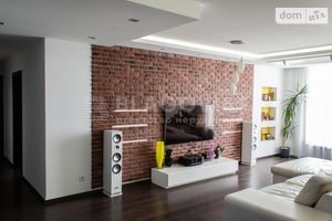 Продается 4-комнатная квартира 122 кв. м в Киеве