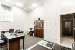Продается офис 244 кв. м в бизнес-центре