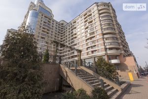 Продается 4-комнатная квартира 154 кв. м в Киеве