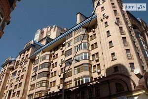 Продается 3-комнатная квартира 150 кв. м в Киеве