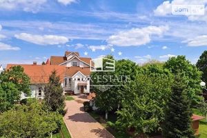 Продается дом на 3 этажа 680 кв. м с бассейном