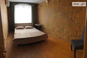 Сдается в аренду 4-комнатная квартира 130 кв. м в Киеве
