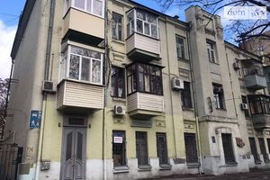 Продается офис 100 кв. м в нежилом помещении в жилом доме
