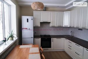 Продается дом на 2 этажа 293 кв. м с балконом