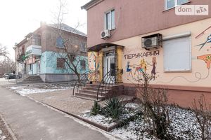 Сдается в аренду нежилое помещение в жилом доме 62 кв. м в 2-этажном здании