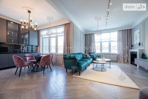 Продается 3-комнатная квартира 120 кв. м в Киеве