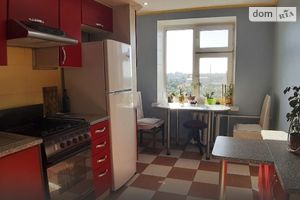 Продается 4-комнатная квартира 80 кв. м в Днепре