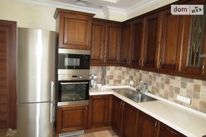 Продается 3-комнатная квартира 120 кв. м в Киеве