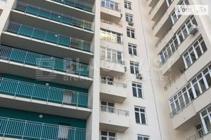 Продается 3-комнатная квартира 92 кв. м в Киеве
