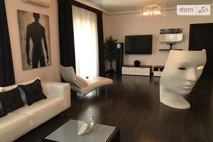 Здається в оренду будинок 3 поверховий 310 кв. м з ділянкою