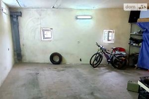 Продається бокс в гаражному комплексі під легкове авто на 32 кв. м