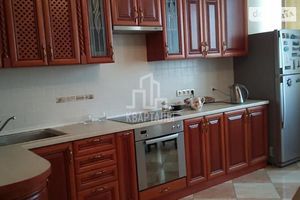 Сдается в аренду 3-комнатная квартира 114 кв. м в Киеве