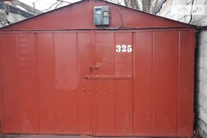 Продається місце в гаражному кооперативі під легкове авто на 18.5 кв. м