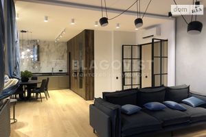 Продается 4-комнатная квартира 200 кв. м в Киеве