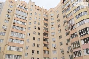 Продається 3-кімнатна квартира 106.9 кв. м у Чернігові