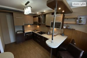 Продается 4-комнатная квартира 82 кв. м в Львове