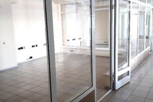 Сдается в аренду офис 222 кв. м в торгово-офисном центре