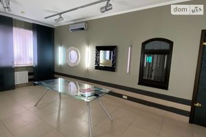 Здається в оренду офіс 60 кв. м в нежитловому приміщені в житловому будинку