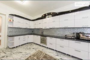 Продается 3-комнатная квартира 127 кв. м в Киеве