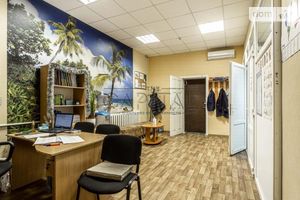 Продается офис 145 кв. м в нежилом помещении в жилом доме