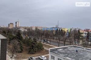 Продается 2-комнатная квартира 55 кв. м в Мариуполе