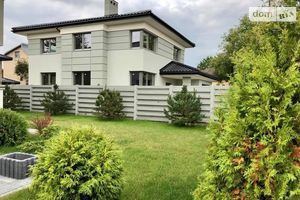 Продается дом на 2 этажа 220 кв. м с баней/сауной