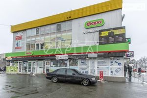 Сдается в аренду торгово-развлекательный комплекс 600 кв. м в 3-этажном здании