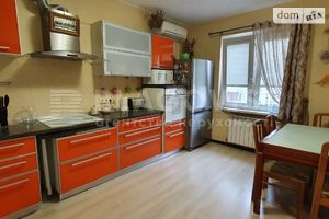 Продается 3-комнатная квартира 94 кв. м в Киеве