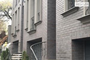 Продается 5-комнатная квартира 225 кв. м в Днепре
