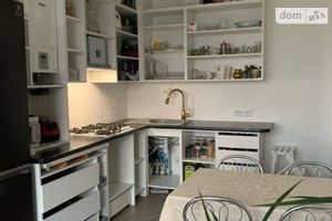 Продається 2-кімнатна квартира 57 кв. м у Ірпені
