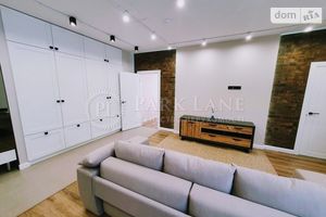 Продается 3-комнатная квартира 80 кв. м в Киеве