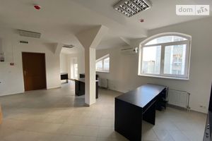 Сдается в аренду офис 70 кв. м в торгово-офисном центре
