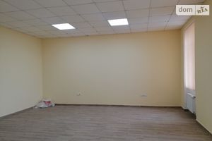 Сдается в аренду офис 43.9 кв. м в торгово-офисном центре