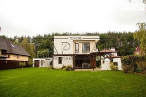 Сдается в аренду дом на 2 этажа 220 кв. м с беседкой