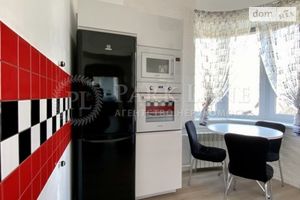 Продается 2-комнатная квартира 50 кв. м в Киеве