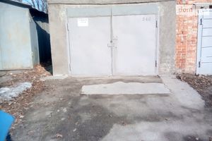 Продается бокс в гаражном комплексе под легковое авто на 18 кв. м