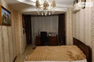 Продається 4-кімнатна квартира 83 кв. м у Одесі