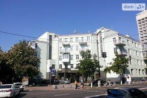 Продается 5-комнатная квартира 76 кв. м в Киеве