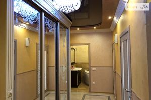 Продается 2-комнатная квартира 70 кв. м в Ужгороде