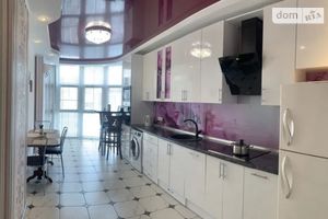 Продается 2-комнатная квартира 94.39 кв. м в Чернигове